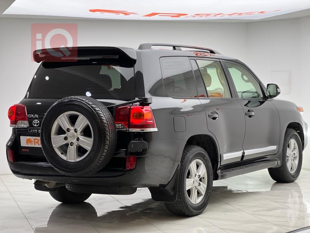 تۆیۆتا لاند کروزەر